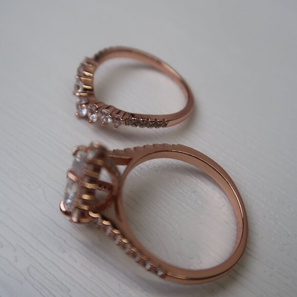 Elegant Rose Gold 2.2 Carat Halo Pear Cut Set - 18K Rose 925 - Picture 7 of 9